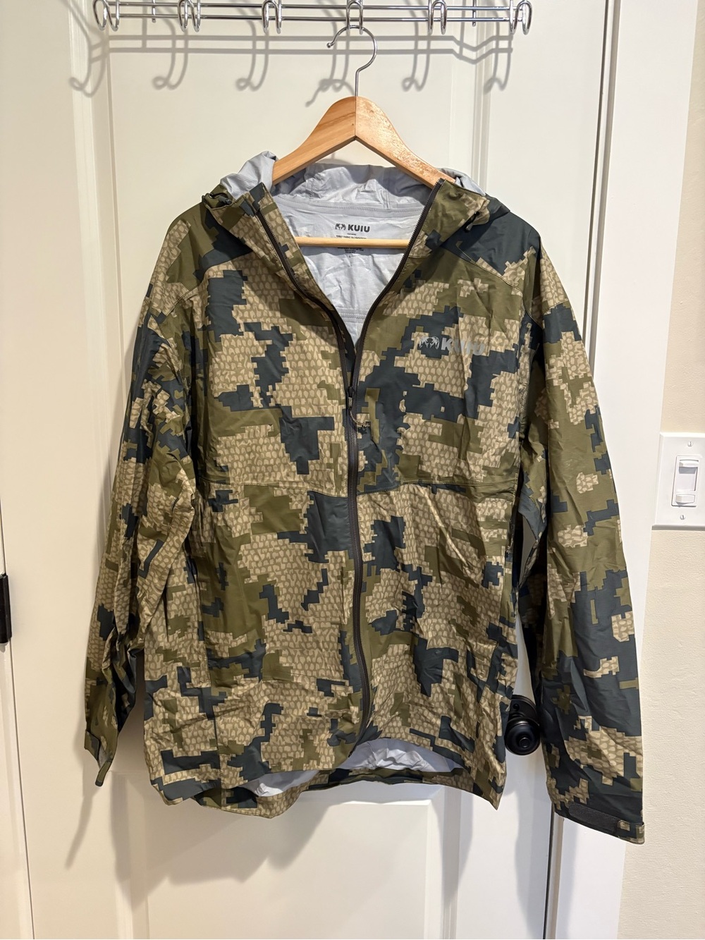 KUIU Chugach NX Vias Camo Rain Jacket Men’s Large Toray Waterproof